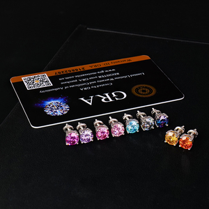 Boucles d'oreilles clous classiques en moissanite colorée taille brillant, plaqué rhodium argent 925 certifié GRA, 5mm/6.5mm, vente en gros - Product Image 4