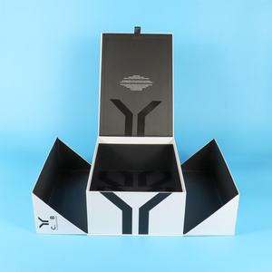 Boîtes rigides à double porte avec logo personnalisé Crown Win, impression UV spot, texte de marque à l'extérieur et à l'intérieur, aimant en V, avec accessoires et inserts en option - Product Image 6