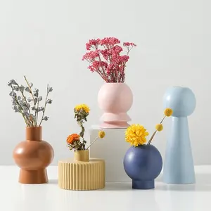 Home Goods Decorate Chinese Modern Design Ceramic Flower Vase Wholesale Antique Blue and White Porcelain Vase for Wedding Style