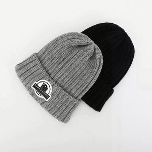 Newest Cheap Wholesale 100% Acrylic Soft Adult Metal <b>Patches</b> Warm Heather Grey Blend Knitted Hat Winter Beanie - Product Image 3