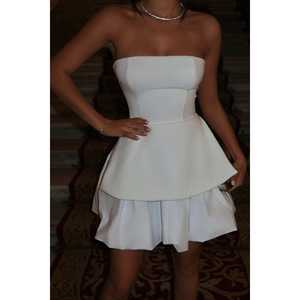 Robe de cocktail mini blanche sans bretelles - Product Image 4