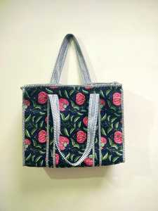 Floral Print Embroidered Quilted Cotton <b>Tote</b> <b>Bag</b> With Padded Design Zipper Closure <b>Large</b> Capacity <b>Travel</b> Shoulder <b>Bag</b> - Product Image 3