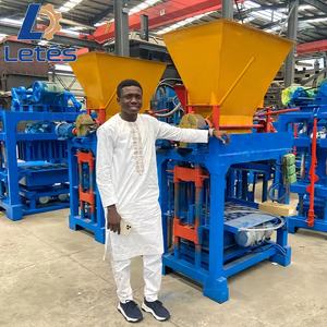 Machine à fabriquer des blocs de béton de pavage avec du <span class=keywords><strong>ciment</strong></span> certifié CE, haute efficacité, moule gratuit, bon <span class=keywords><strong>prix</strong></span> en Afrique - Product Image 1