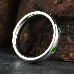 Gentdes ювелирные изделия 2025 новый стиль на заказ Серебряный полированный три зеленый драгоценный камень инкрустация из нержавеющей стали кольцо для женщин Пара обручальное кольцо - Product Image 4