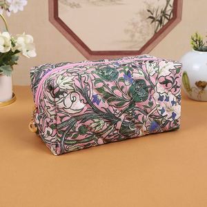 Sac de maquillage matelassé en coton personnalisé, sac de voyage pour cosmétiques, fermeture éclair, sac de rangement pour maquillage portable pour femmes - Product Image 1
