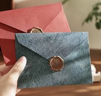 Vente en gros de cartes de vœux et d'enveloppes d'invitation de mariage personnalisées de luxe en papier texturé avec impression à chaud dorée