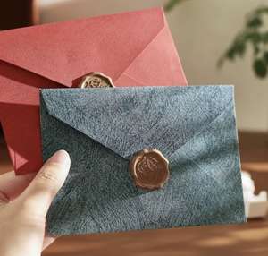 Vente en gros de cartes de vœux et d'enveloppes d'invitation de mariage personnalisées de luxe en papier texturé avec impression à chaud dorée - Product Image 3