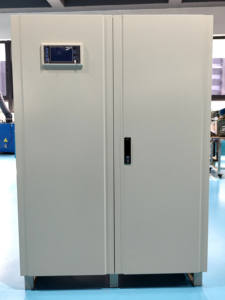 Stabilisateur <span class=keywords><strong>de</strong></span> <span class=keywords><strong>tension</strong></span> triphasé ±1% Servo 100 kVA pour station d'énergie photovoltaïque 380 V pour électromécanique 100 kW - Product Image 1