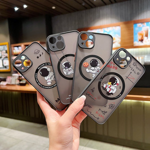 เคสโทรศัพท์แม่เหล็ก PC ผิวด้านลายนักบินอวกาศสำหรับ iPhone 16 Plus ป้องกันด้านหลังสีขาว - Product Image 1