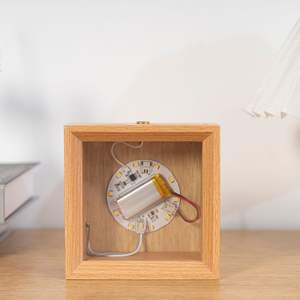 กรอบรูปไม้สี่เหลี่ยมสำหรับตกแต่งบ้านข้างเตียง พร้อมไฟกลางคืนขนาดเล็กแบบชาร์จได้ ลายภาพวาดอักษรวิจิตร - Product Image 4