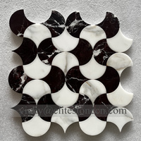 Mosaïque de marbre blanc de Carrare de forme de secteur d'usine 24X24 carreaux de pierre