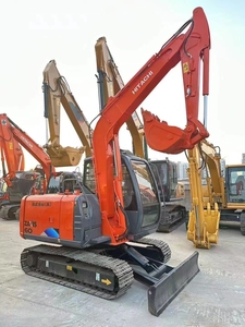 Mini-excavatrice Hitachi ZX60 d'occasion d'origine japonaise, 6 tonnes, avec moteur hydraulique sur chenilles et moteur à haut rendement. - Product Image 4