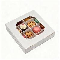 Emballage de carton avec logo personnalisé blanc Boîtes de boulangerie Cookie Macaroon Cake Candy Sweet Biscuit Brownie avec fenêtre et insert