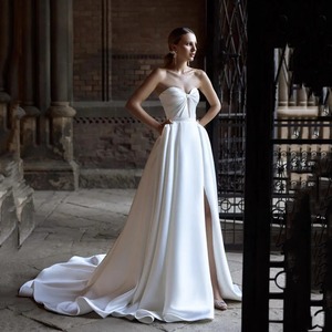 Vestido de Novia Sencillo Ruolai WTH538 con Abertura Alta, Sin Tirantes, Corte en A, Plisado, Vestidos de Novia de Satén, Vestido de Novia Moderno - Product Image 1
