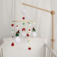 Jouet musical en bois de Noël pour bébé, clochettes de lit apaisantes, suspendu à la poussette, avec père Noël et hochets, mobile musical pour bébé