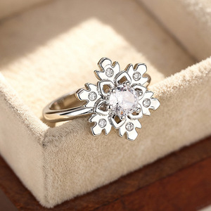 Bague en zircon flocon de neige pour femme, bijou de doigt tendance pour l'hiver - Product Image 3