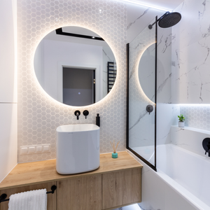Meubles modernes personnalisés pour salles de bains d'hôtel Armoires en acier inoxydable et MDF imperméables en gros avec miroir de comptoir en marbre - Product Image 6