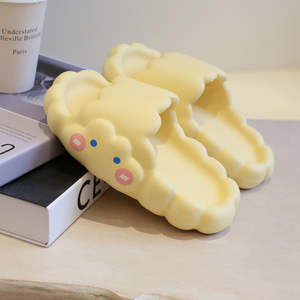 Varios estilos y colores. Pantuflas Cerradas Cómodas y Elegantes con Forro de Peluche y Diseño Antideslizante para Uso en el Baño para Adultos - Product Image 3