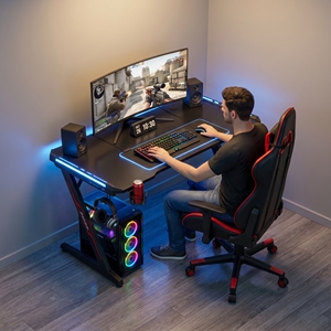โต๊ะเกมมิ่ง RGB LED พร้อมที่วางแก้วและที่แขวนหูฟังสำหรับการตั้งค่าสตรีมมิ่ง - Product Image 3
