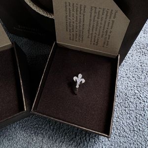Anillo de Plata de Ley S925 con Diseño de Flor de Iris, Estilo Vintage, Lujo Ligero, Diamantes Completos, Alta Belleza, Temperamento, Moda - Product Image 4