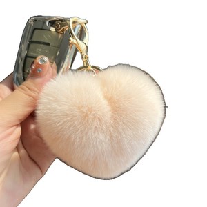 Llavero de piel auténtica de conejo rex con forma de corazón - exquisito <span class=keywords><strong>y</strong></span> esponjoso, para mujer - accesorio premium para llaves de coche - Product Image 5