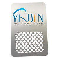 Nouveaux accessoires pour fumeurs échantillon gratuit de haute qualité Logo personnalisé forme taille métal tabac herbe broyeur cartes avec porte-clés