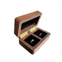 Boîte à bague en bois de noyer faite à la main, personnalisée et gratuite, pour cadeau de mariage ou de fiançailles, avec gravure de couple, emballage artisanal