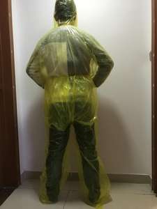 Imperméable et pantalon jetables de combinaison de pluie de <span class=keywords><strong>PE</strong></span> de cargaison prête par usine de BSCI pour la dérive