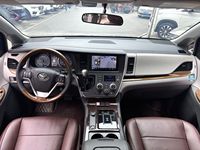 Подержанный Toyota Sienna, серый, бензин, 3.5 л, пассажирский фургон, АКПП, левый руль, 2019 г.в., продается