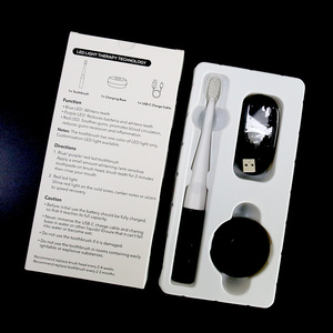 Cepillo de Dientes Esterilizante LED Morado con Cerdas Suaves Antibacterianas para Encías Sensibles, Carga USB, Luz Violeta - Product Image 2