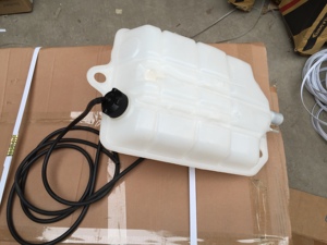 Tanque de Expansión 98426670 98426669 de Calidad Superior Hecho en China para Repuestos de Automóviles Iveco - Product Image 3