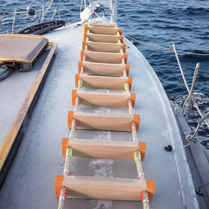 Équipement professionnel <span class=keywords><strong>de</strong></span> sauvetage aquatique Matériaux <span class=keywords><strong>de</strong></span> haute qualité Échelle <span class=keywords><strong>d</strong></span>'embarquement à plaque concave et convexe résistante à l'usure - Product Image 1