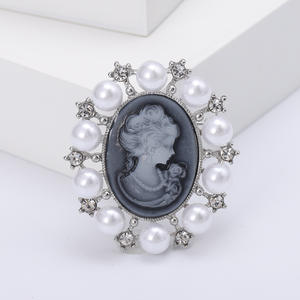 Broche rétro en alliage plaqué or personnalisée pour femme, unisexe, style vintage, idéale pour mariage, fiançailles et fêtes – Nouvelle collection très tendance - Product Image 2