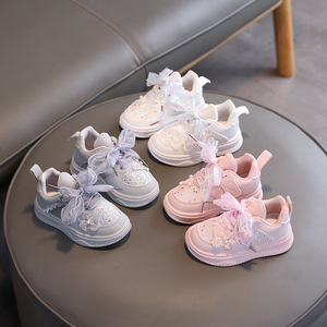 Sneakers alla moda da ragazza 2025 nuove <span class=keywords><strong>scarpe</strong></span> sportive da corsa per bambini con fiocco di paillettes alla moda alla moda Casual da principessa - Product Image 1
