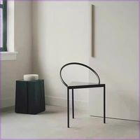 Chaises de salle à manger triangulaires en métal nordique, comptoirs de bar portables en argent et chaises de salle à manger créatives pour maisons d'hôtes, chaises d'extérieur