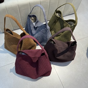 Bolso de hombro de gran capacidad tejido a mano de nobuk de lujo ligero de alta calidad con diseño de nicho, bolso de mano elegante, bolso <span class=keywords><strong>Bottega</strong></span> para mujer - Product Image 1