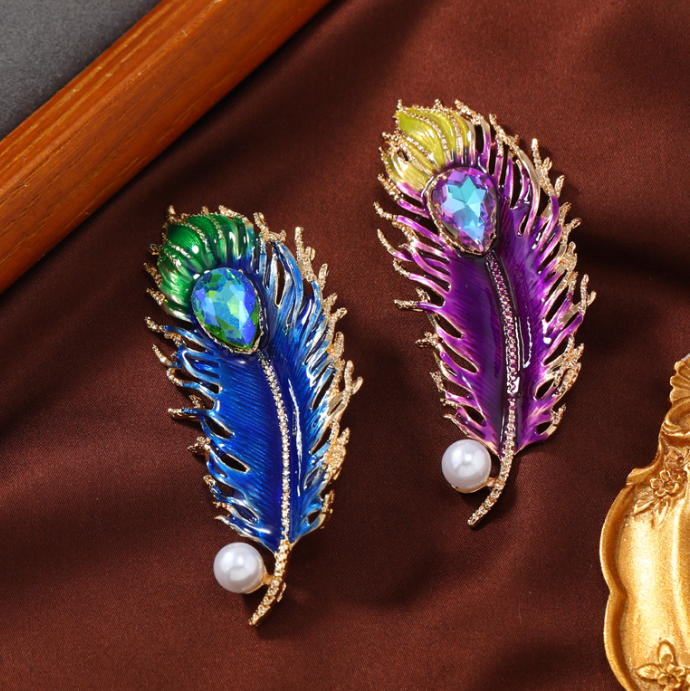 Broche Vintage En Acier Avec Perle Et Strass - Couleur Doré Et Violet, Occasion En Excellent état