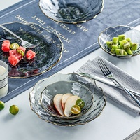 Ensemble de plats de service en verre de couleur unie avec bord doré