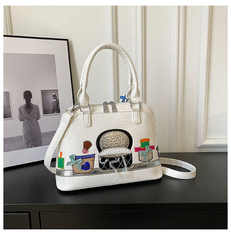 สีขาวเบจ