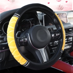 Housse de <span class=keywords><strong>volant</strong></span> de voiture universelle en peluche artificielle, ajustement standard, color-block, antidérapante, résistante à l'usure, pour le commerce transfrontalier - Product Image 3