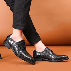 รองเท้าหนังแท้ผู้ชายแบบสวม ปิดนิ้วเท้า ดีไซน์ลายนูนเพ้นท์มือ สำหรับธุรกิจและงานทางการ ฤดูใบไม้ร่วง ปี 2026 รุ่นขายดีที่สุด - Product Image 3
