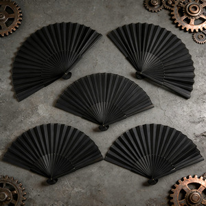 Ventaglio Pieghevole in Bambù Stile Cinese Classico con Seta Nera Solida e Sacchetto Nero - Design Senza Tempo per Uomini - Product Image 1
