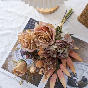 Ramo de Rosas Artificiales Nadja Rose, Tela Plástica Tejida, Decoración para Bodas y Hogar CF01401 - Product Image 1