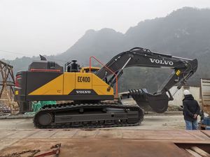 Excavatrice Volvo EC400 avec godet de terrassement, équipement de construction d'occasion - Product Image 1