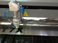 Machine de découpe et de gravure au laser CO2 1390 pour acier/acier au carbone/acier inoxydable