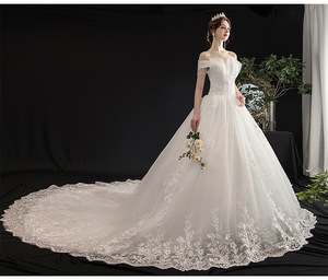 Magnifique Robe de Mariée Élégante à Épaules Dénudées, Sans Manches, avec Appliques en Dentelle Perlée, Lacets et Traîne Cathédrale - Product Image 2