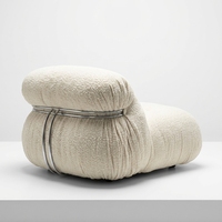 Canapé deux places rectangulaire de luxe en tissu bouclé, capitonné moderne avec accents métalliques pour salon, hôtel, entrepôt