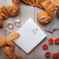Cartes d'emballage de luxe en carton pour bijoux et boucles d'oreilles avec logo personnalisé, estampage anti-contrefaçon à chaud, marque YIXIN, étiquette In-Mould