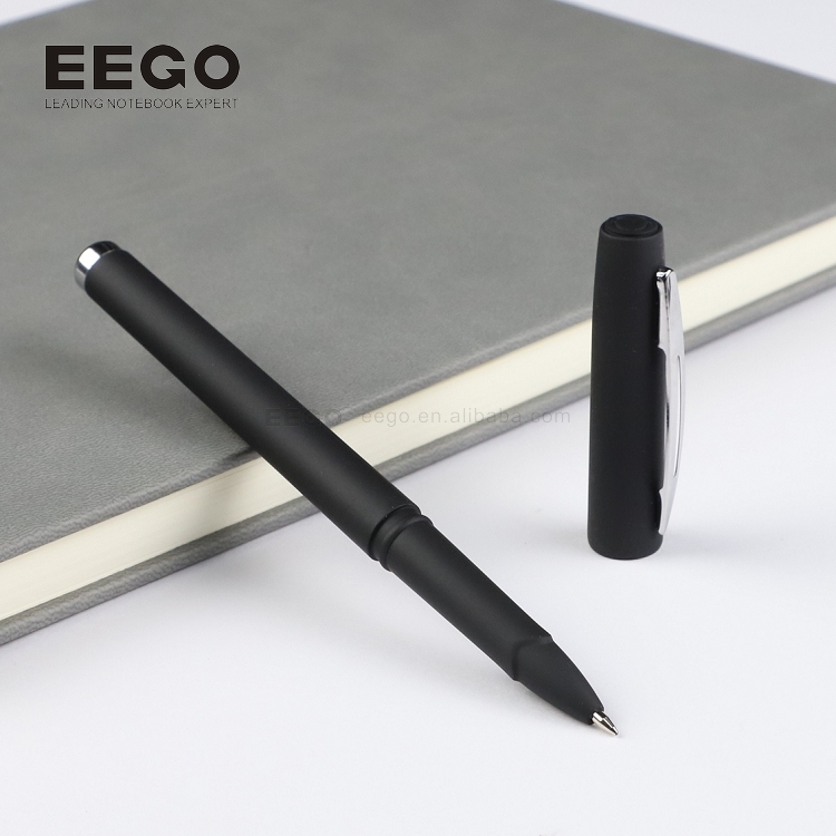 Stylo noir avec clip argenté