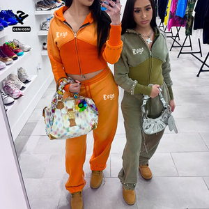 Conjunto de Dos Piezas Ajustado con Tachuelas Personalizado, Sudadera con Cierre y Capucha y Pantalones Deportivos Ajustados, Estilo Urbano - Product Image 2